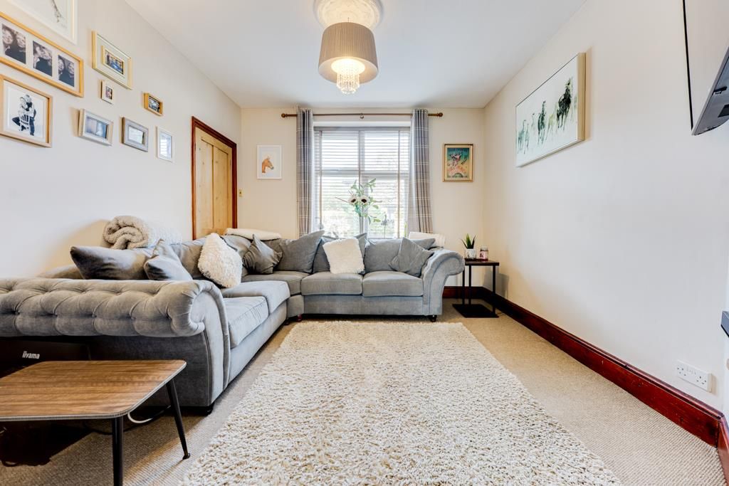 Property photo 3 of 34 25 Queen Eleanor Road, Geddington-21.Jpg