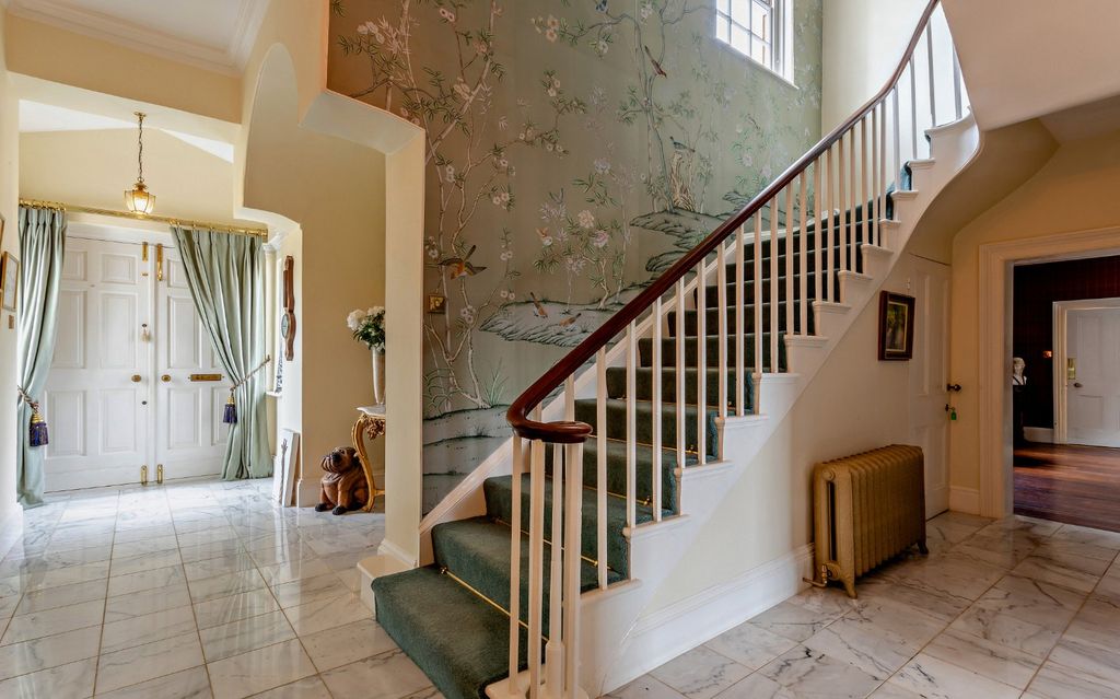 Property photo 2 of 36 Hallway