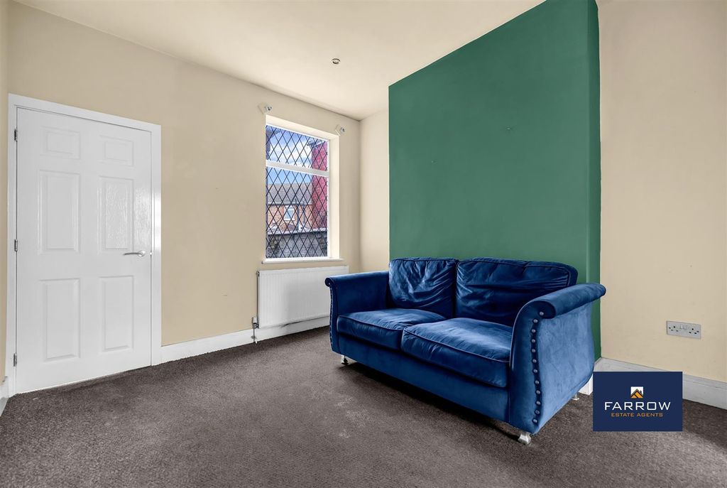 Property photo 3 of 18 Lounge / Diner