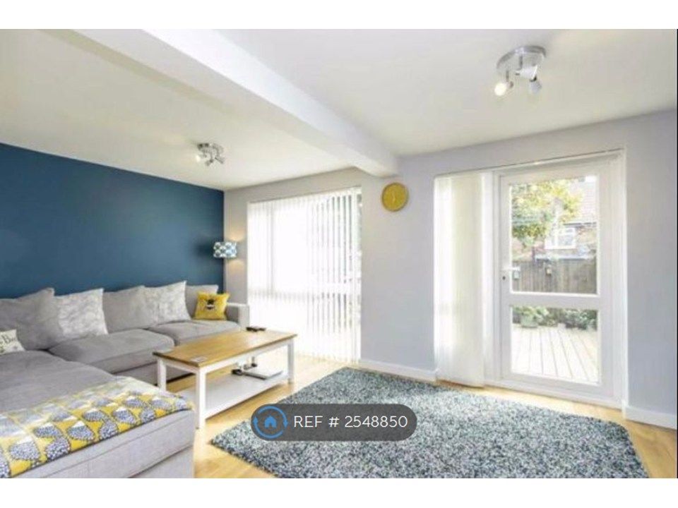 Property photo 1 of 12 Living Room