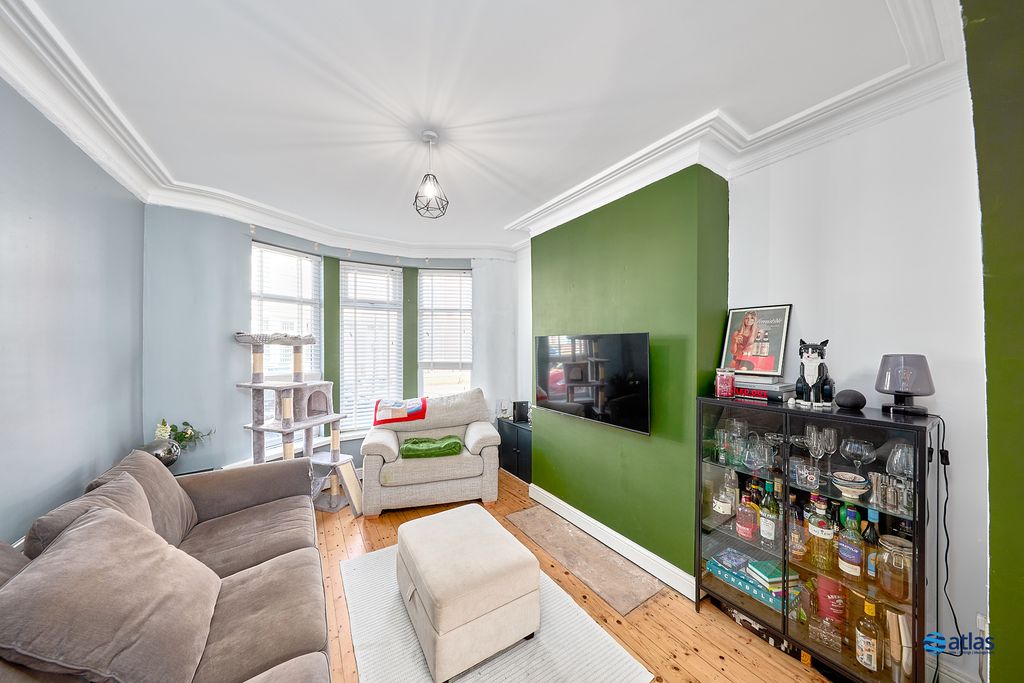 Property photo 3 of 15 Living Room