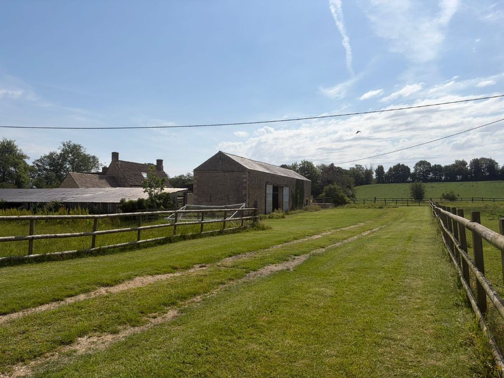 Property photo 3 of 11 Picture No. 01