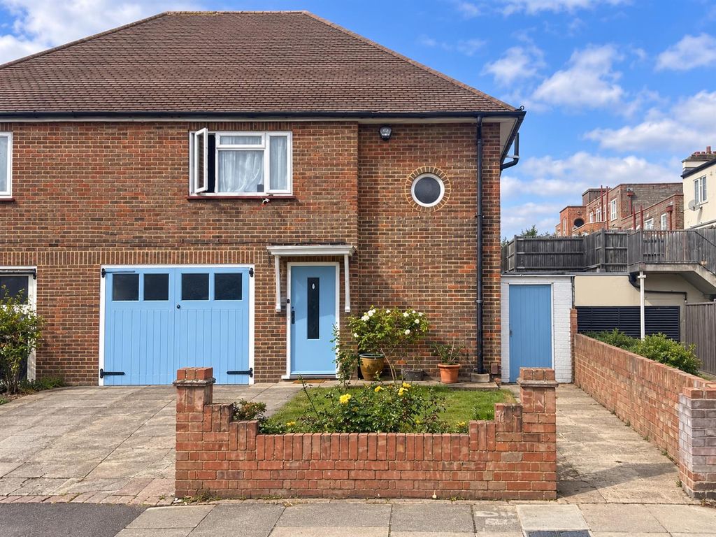 Property photo 1 of 13 Dunelm, Ashridge Way Sm4.