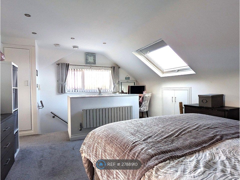 Property photo 2 of 17 Master Bedroom