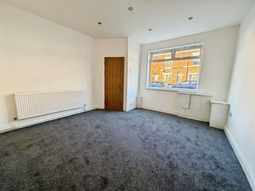 Property photo 3 of 12 Pbox-Img.Jpeg