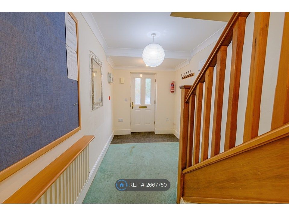 Property photo 3 of 28