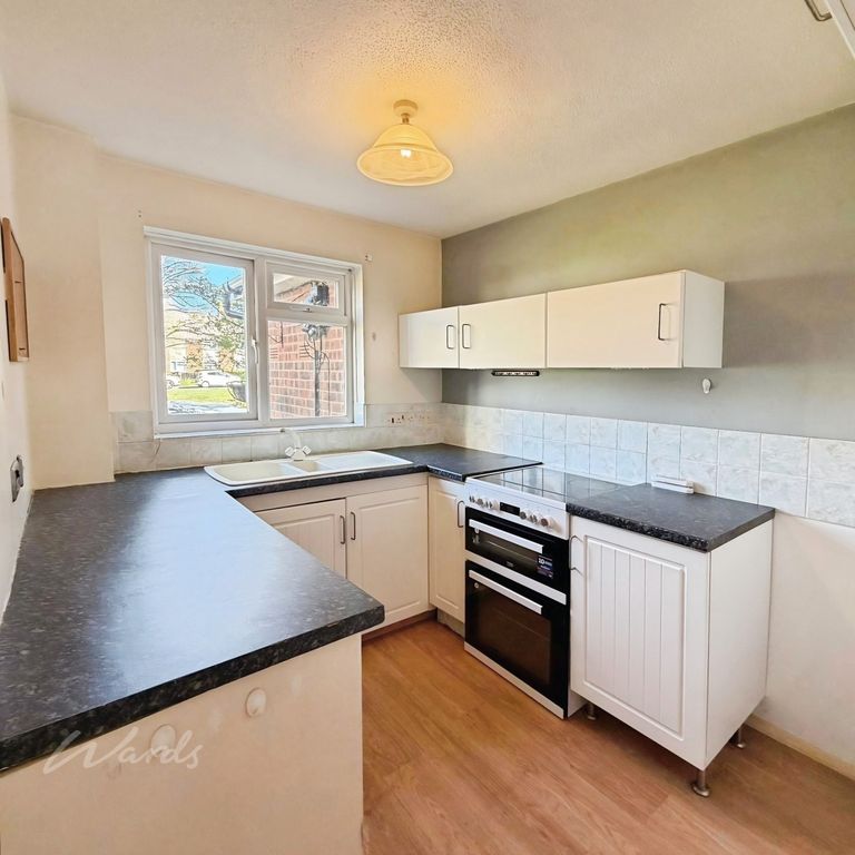 Property photo 3 of 8 Kitchen