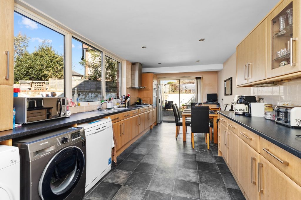 Property photo 3 of 13 3950287