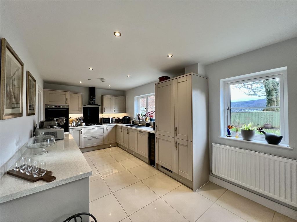 Property photo 3 of 24 Kitchen