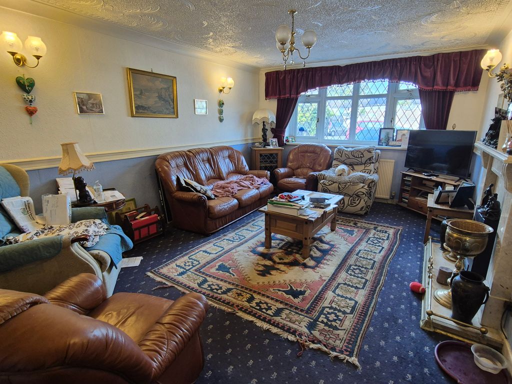 Property photo 2 of 6 Living Room