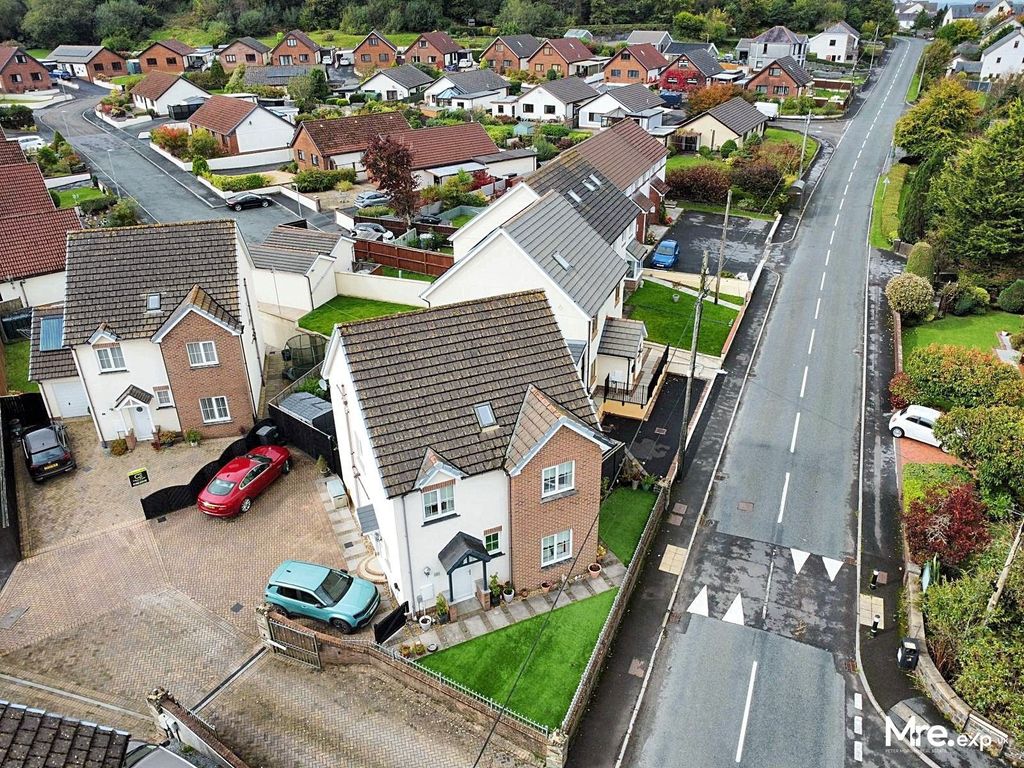 Property photo 2 of 28