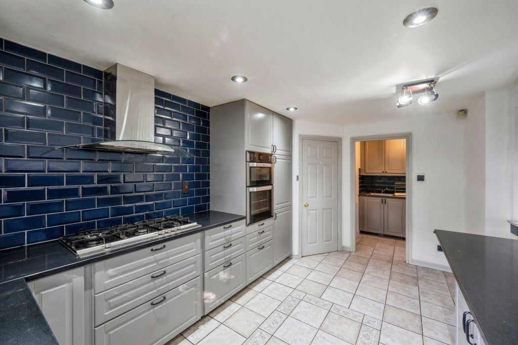 Property photo 3 of 17