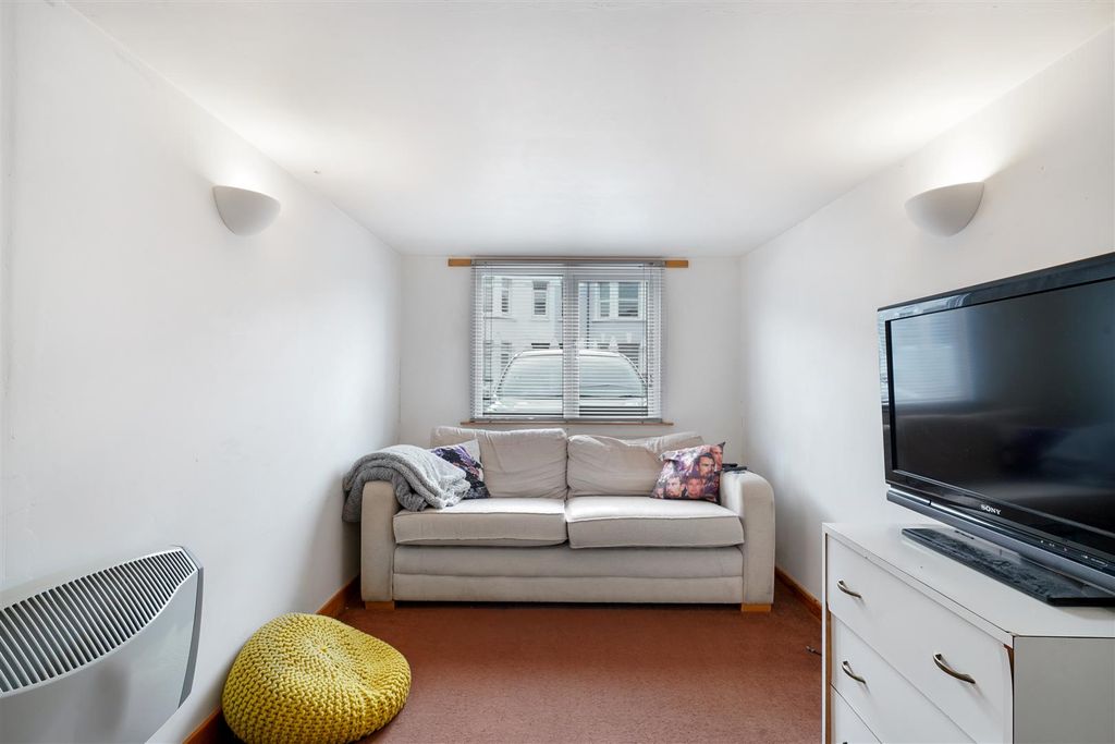 Property photo 2 of 14 Everington Street - 43d2Dtxjlfu1Oat35Rhm.Jpg