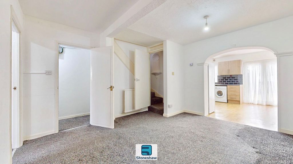 Property photo 2 of 23