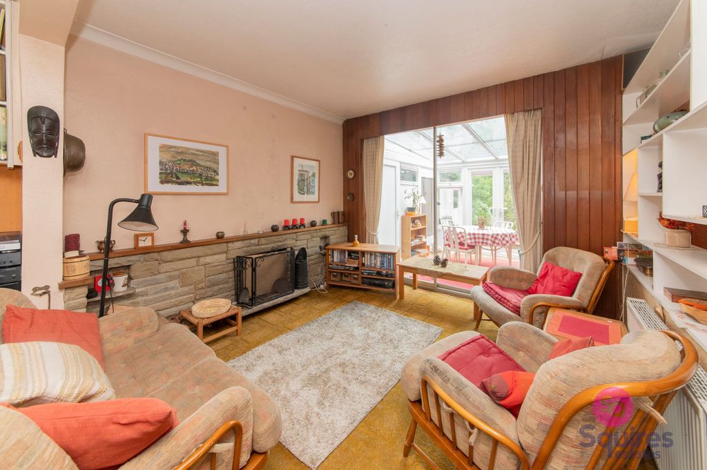 Property photo 2 of 28