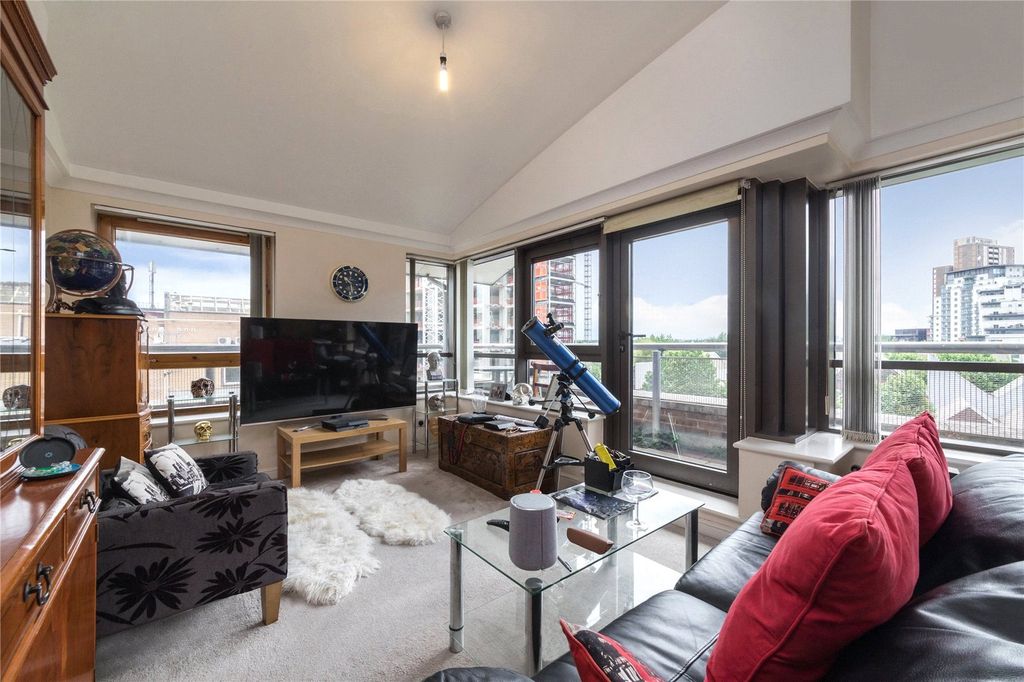 Property photo 1 of 9