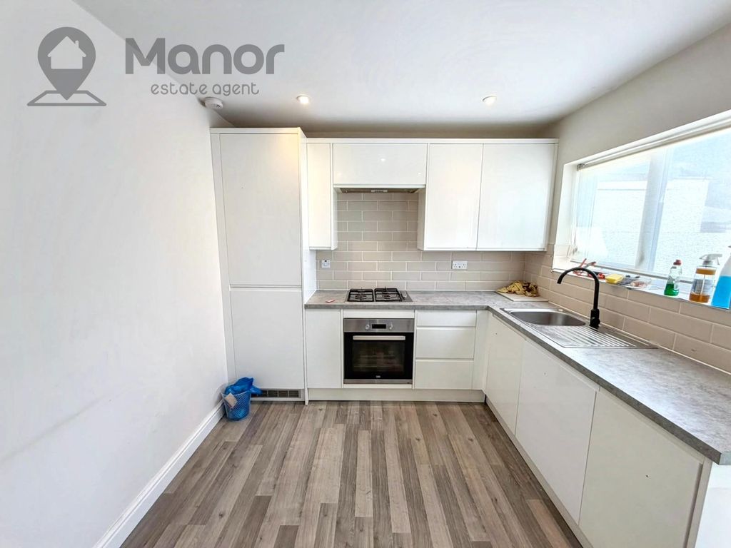 Property photo 1 of 17 Kitchen