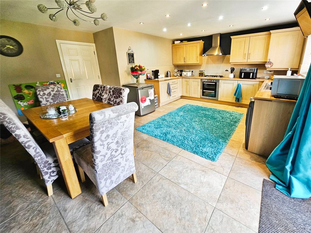 Property photo 3 of 19 Kitchen/Dining Room