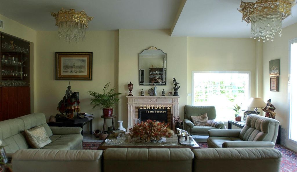 Property photo 3 of 21