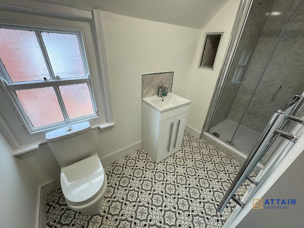 Property photo 3 of 8 Bathroom.Jpg