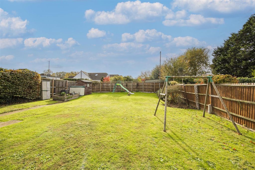 Property photo 2 of 25 South Facing Garden