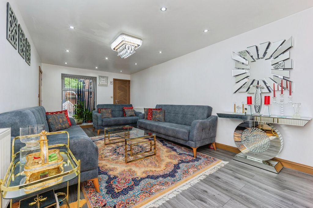 Property photo 3 of 27 Pbox-Img.Jpg