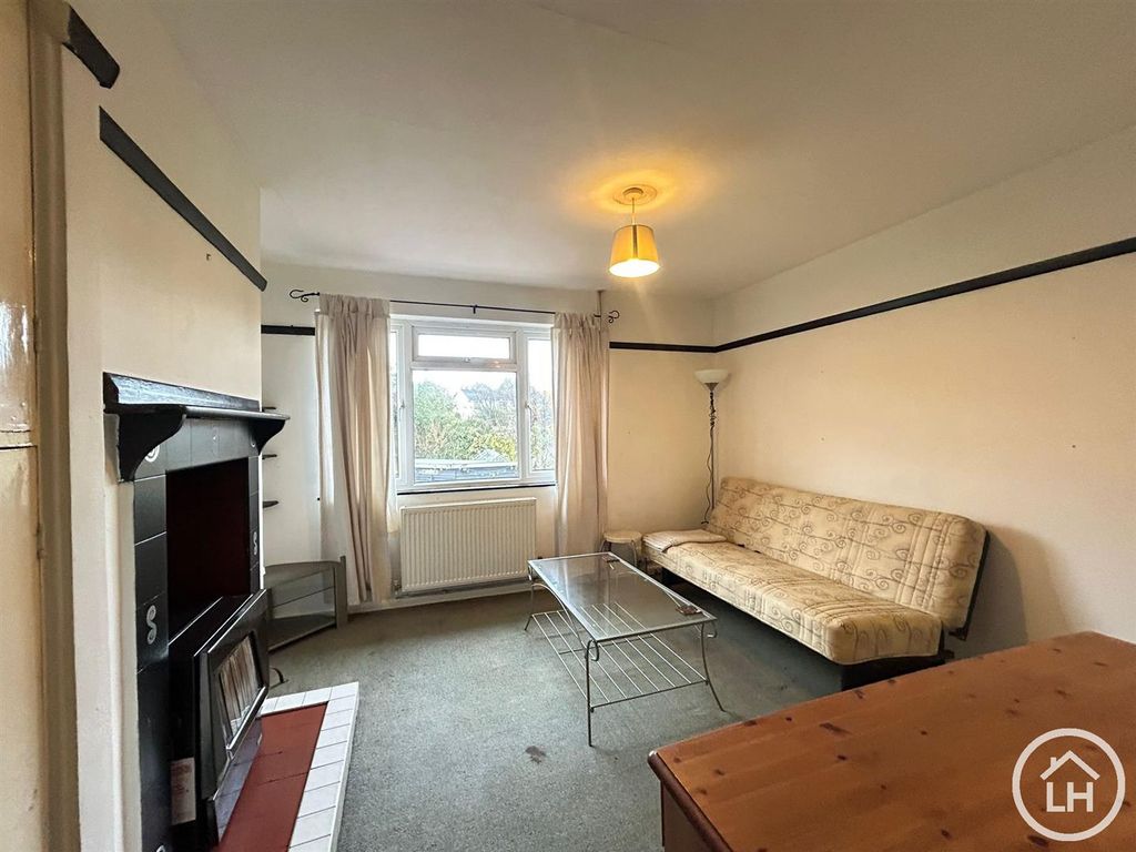 Property photo 3 of 9 Lounge