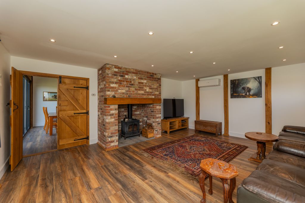 Property photo 3 of 24 349A1424
