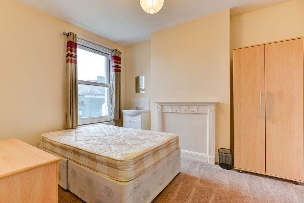 Property photo 1 of 14 A Neatly Maintained Bedroom Featuring A Double Bed...