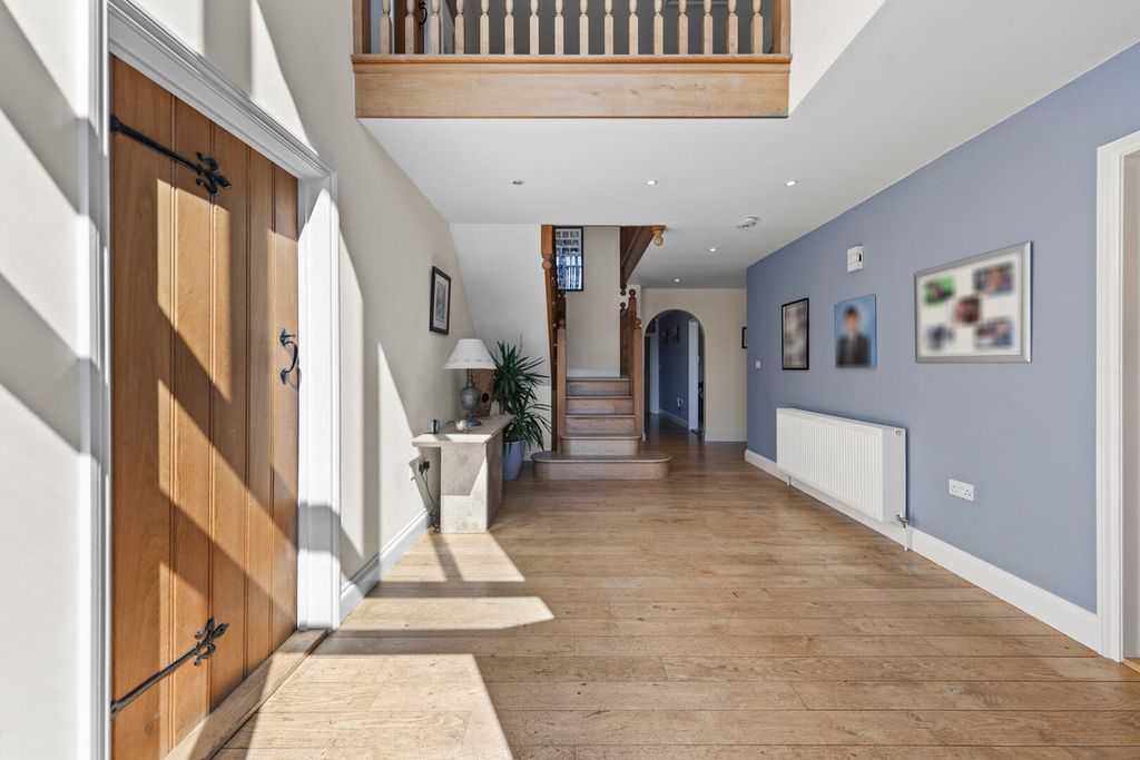 Property photo 3 of 25 Hallway