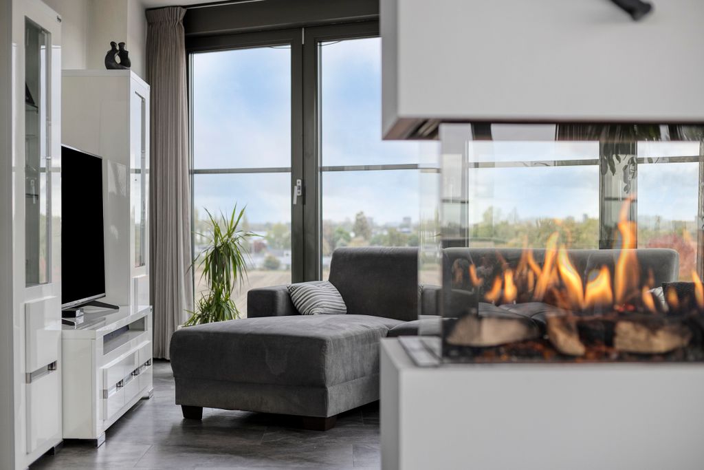 Property photo 2 of 35