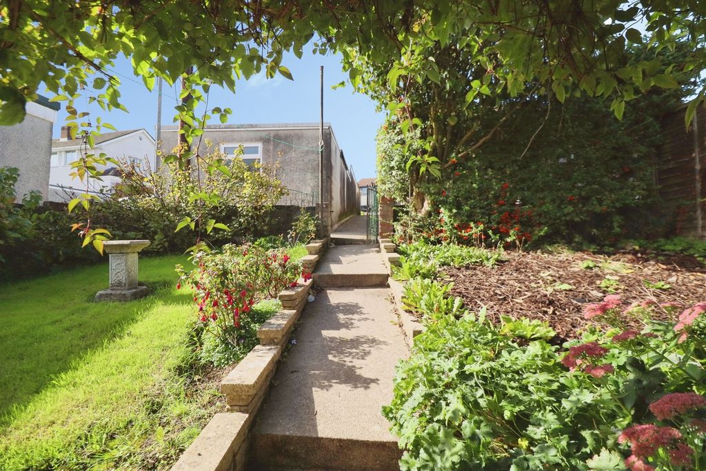 Property photo 2 of 20