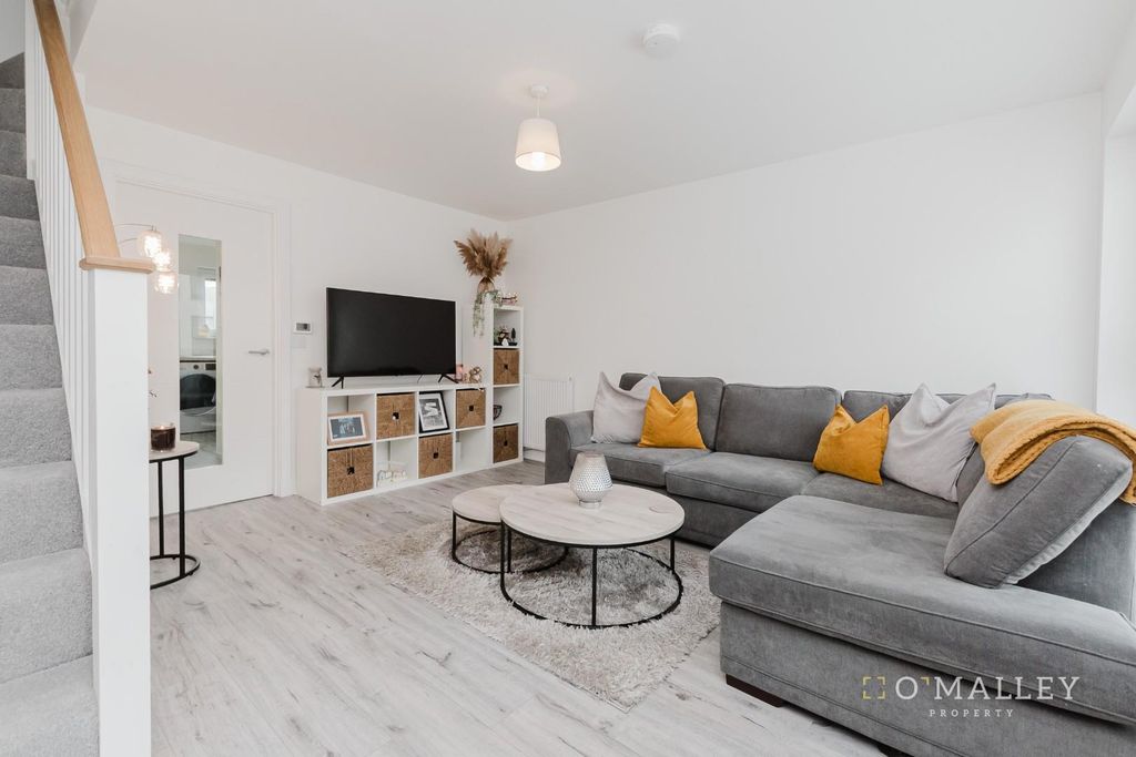 Property photo 2 of 14 Lounge