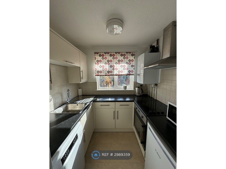 Property photo 3 of 9 Kitchen