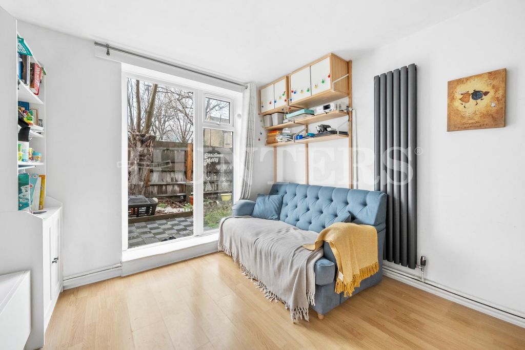 Property photo 2 of 8 Lounge