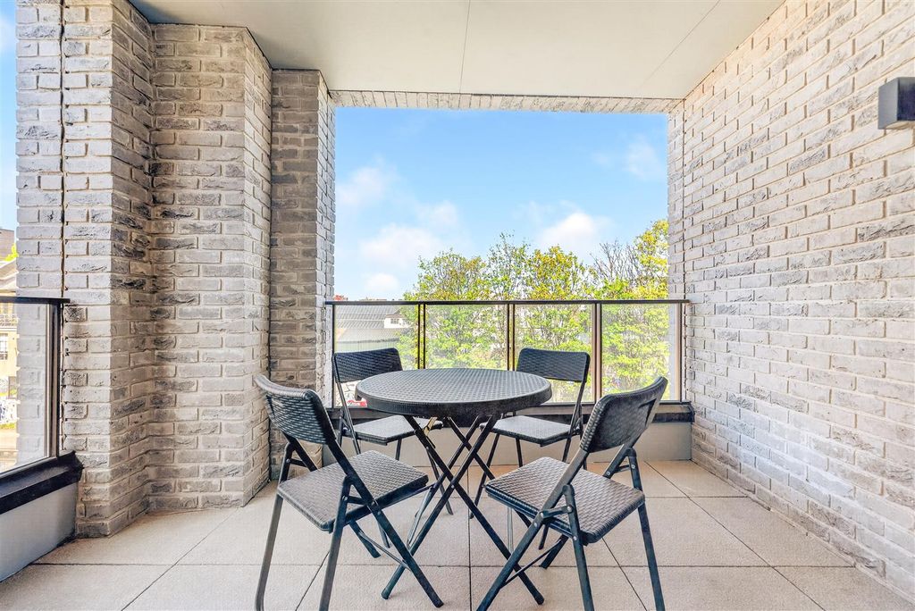 Property photo 3 of 23 Balcony