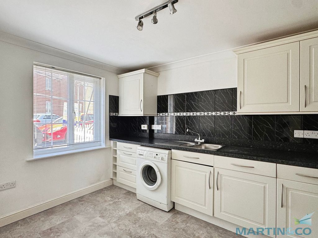 Property photo 2 of 14 d9883332--432D-B0D7-Bd94Db0Df876-73105-000026F530A