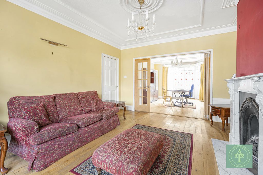 Property photo 3 of 28 Gallery