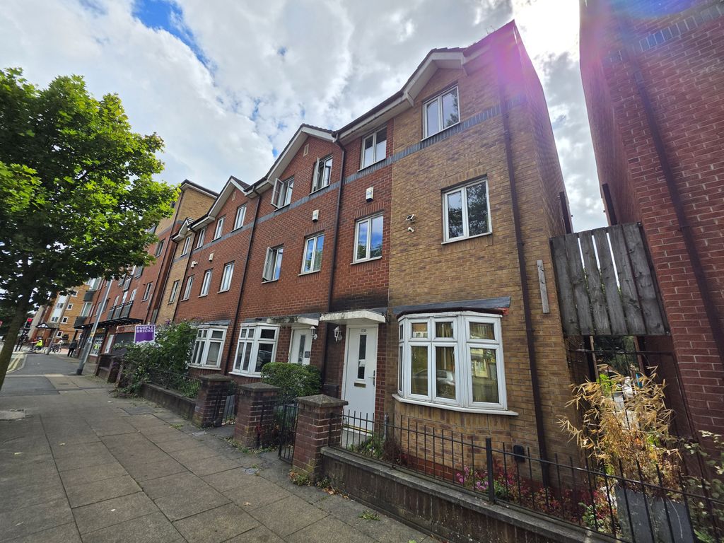 Property photo 1 of 22 4 Bedroom Town House For Rent