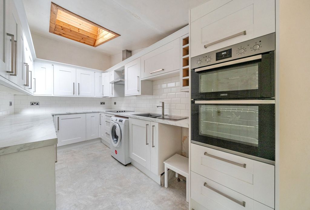 Property photo 2 of 11 1328137-16-688200...