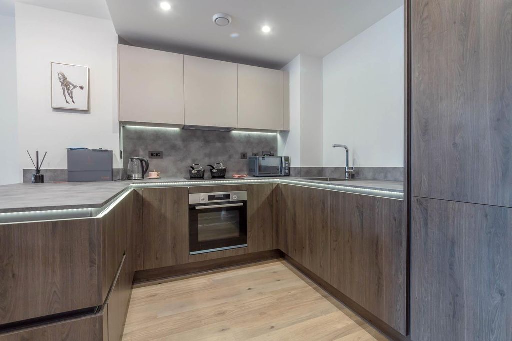 Property photo 3 of 19 Kitchen