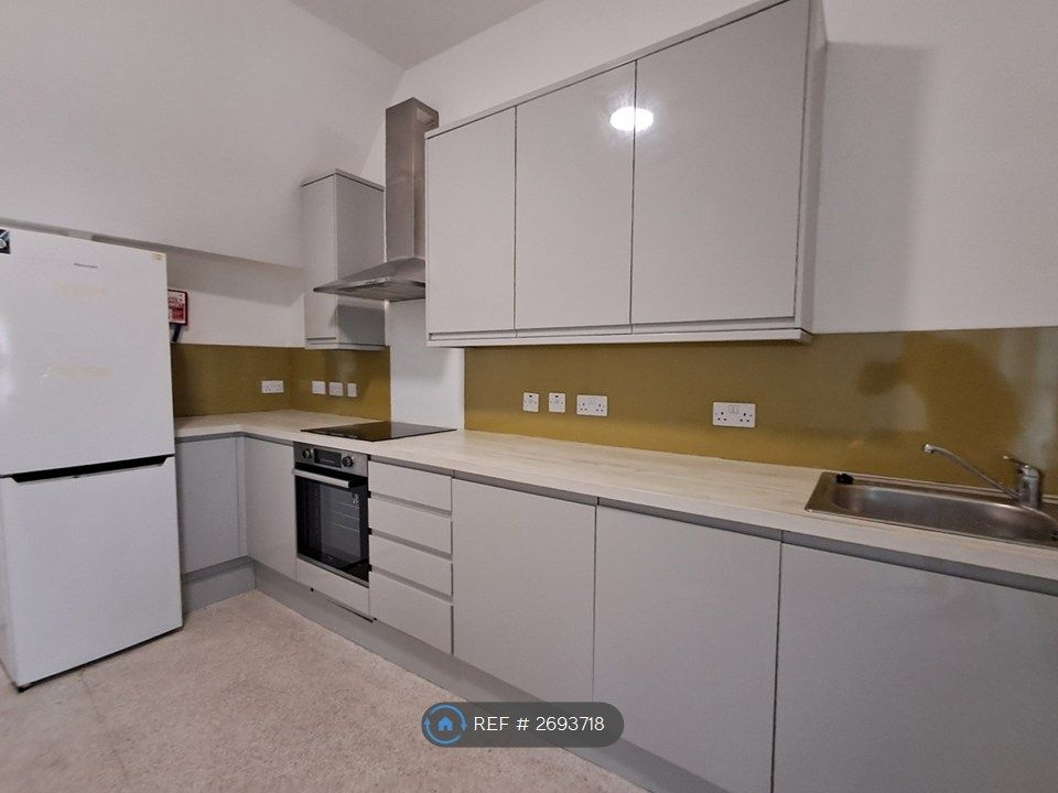 Property photo 3 of 10 Kitchen