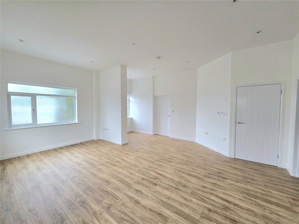 Property photo 2 of 11 Picture No. 02