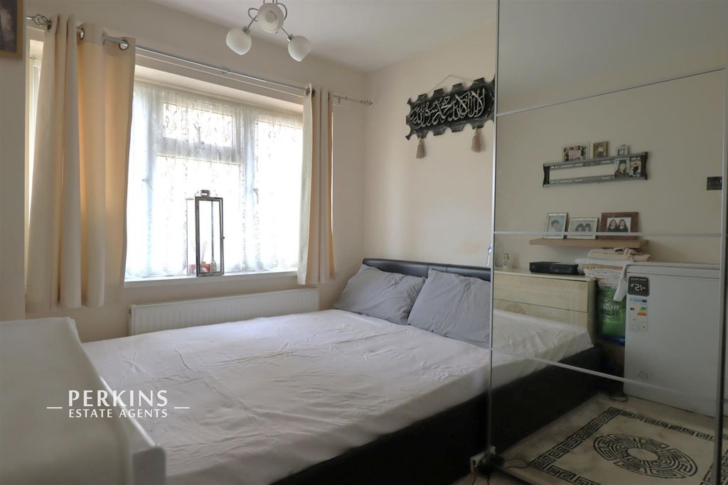 Property photo 3 of 5 Bed 1.Jpg