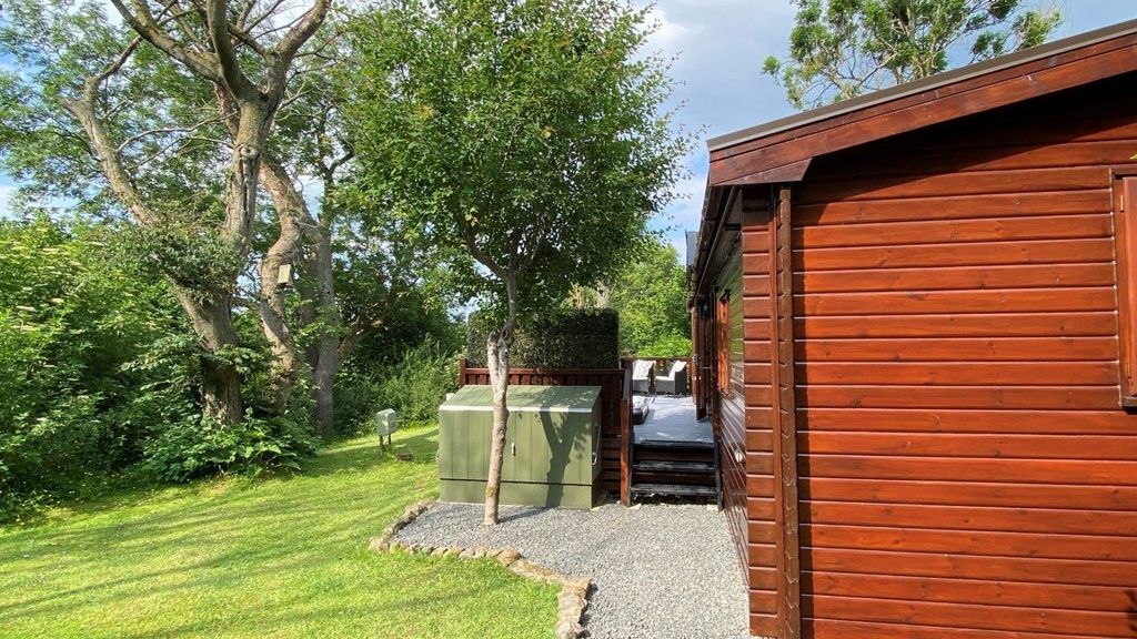 Property photo 2 of 24