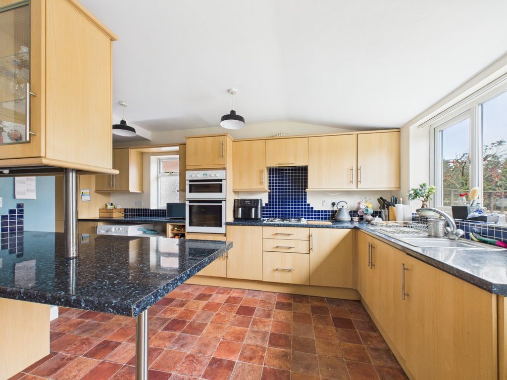 Property photo 3 of 14 4440396