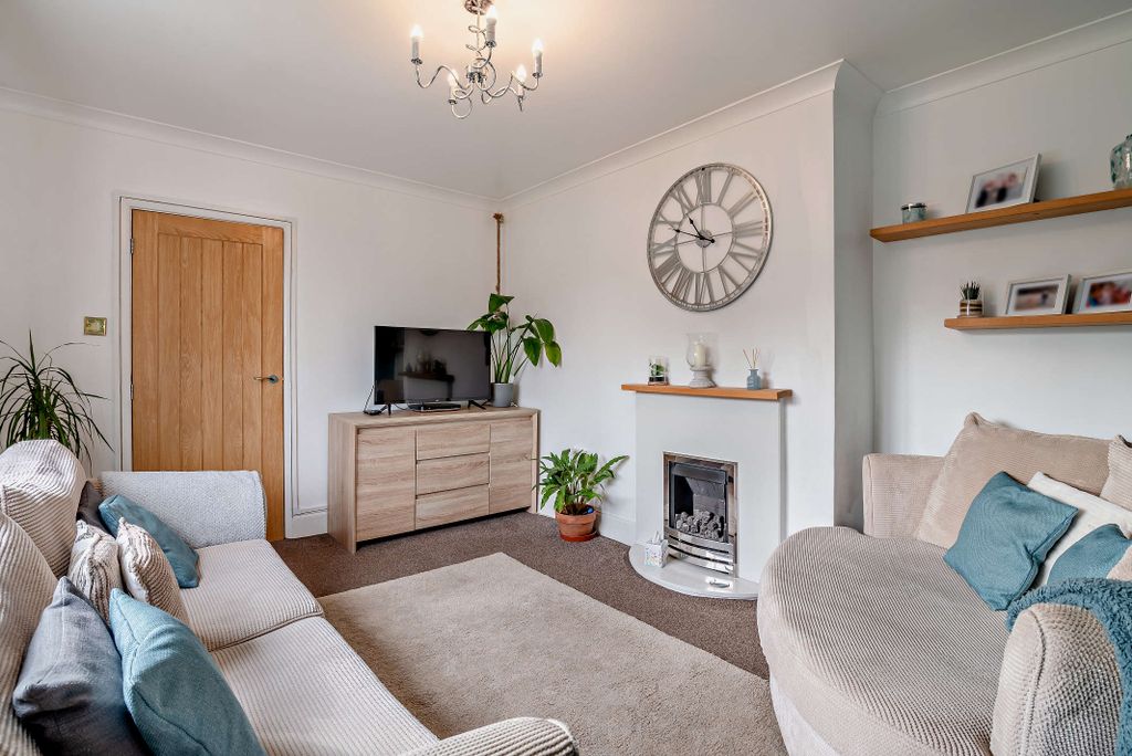 Property photo 2 of 14 Lounge