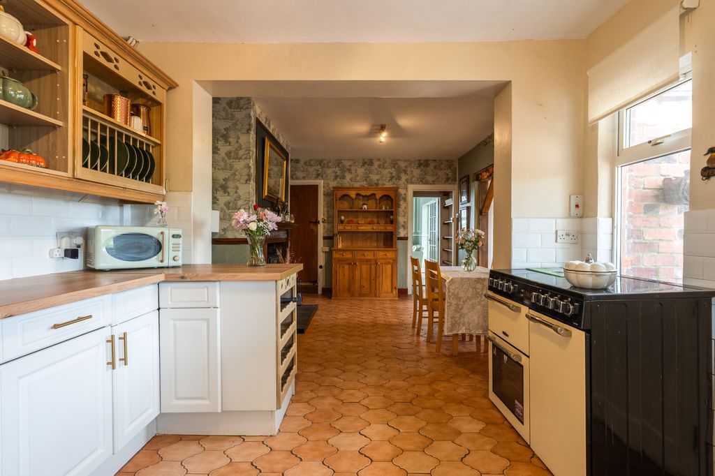 Property photo 3 of 34