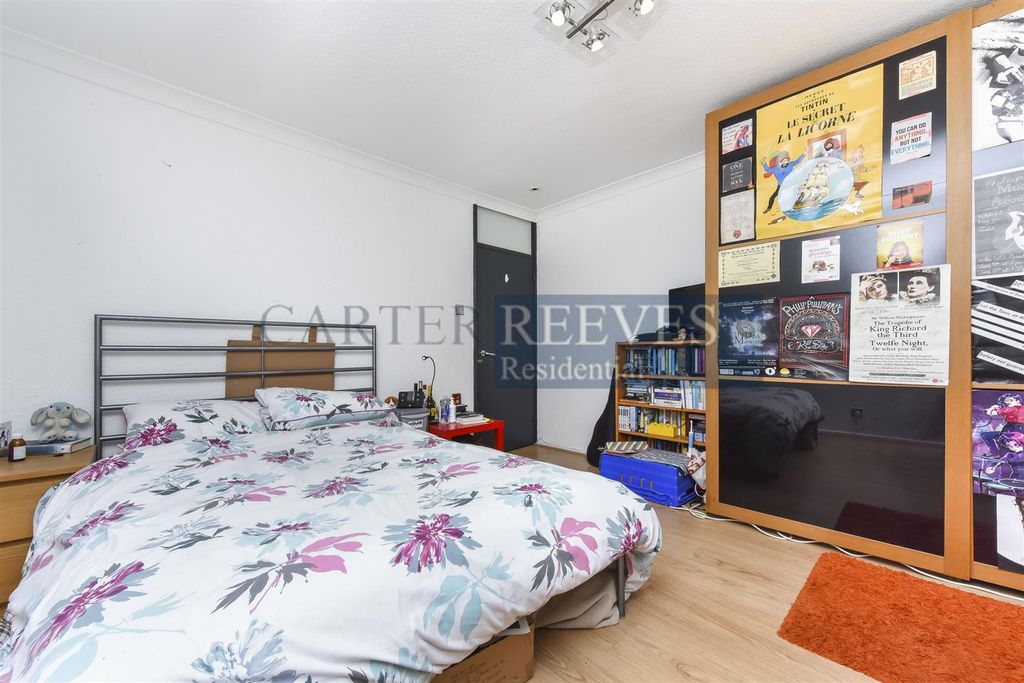 Property photo 2 of 8 Spacephoto-7.Jpg