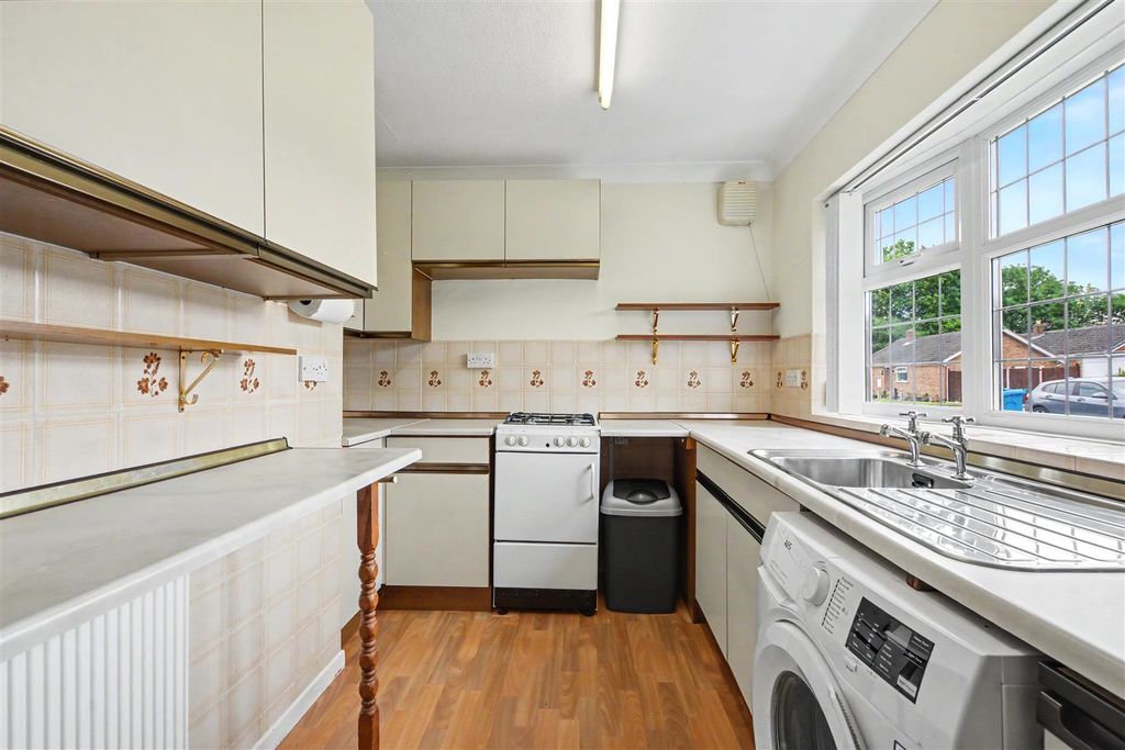 Property photo 3 of 12 Kitchen